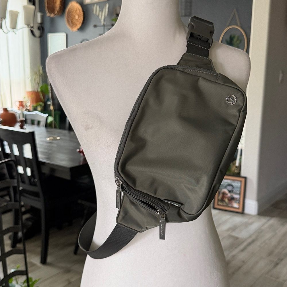 lululemon athletica Silver Belt Bag Crossbody Belt Olive Green